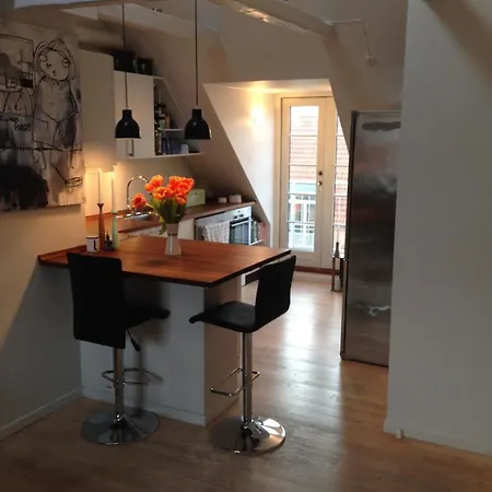 Penthouse Loft - 2 Bedrooms - Centrally *